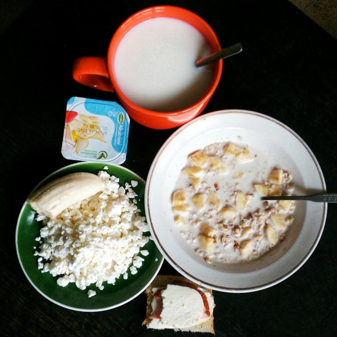 тарелка овсянки калории. геркулесовая каша на молоке калории. сколько калорий в овсяной каше. калории геркулесовой каши на воде. овсянка с фруктами на завтрак.