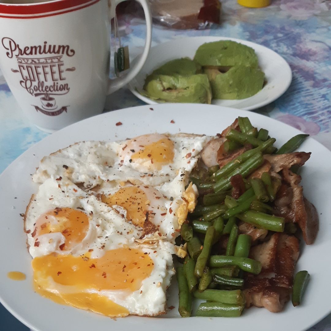 Стол в ресторане с едой. Ужин 17. Честная кухня ресторан. Красивый ужин. Ужин на двоих морепродукты.