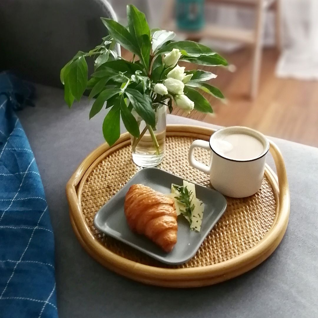 Green breakfast. Зеленый завтрак. Кофе зелень. Завтрак с зеленым чаем Эстетика. Завтрак кофе в холодных тонах.