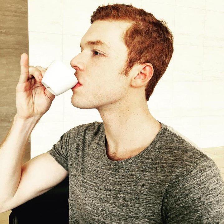 В любой непонятной ситуации пей. Ian Gallagher and his Milkshake.